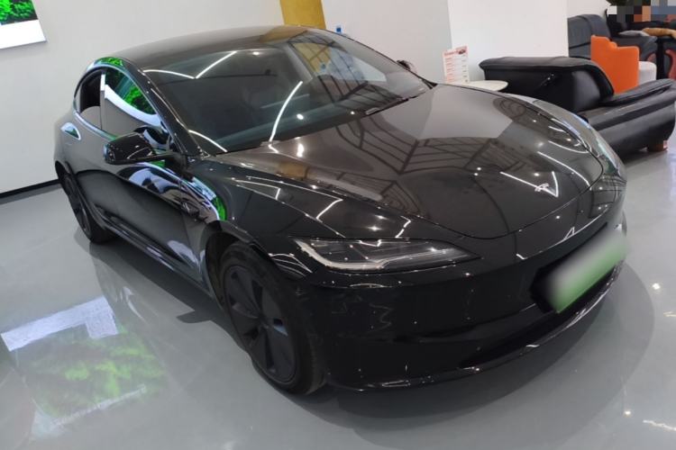 Tesla Model 3 2023 — 3