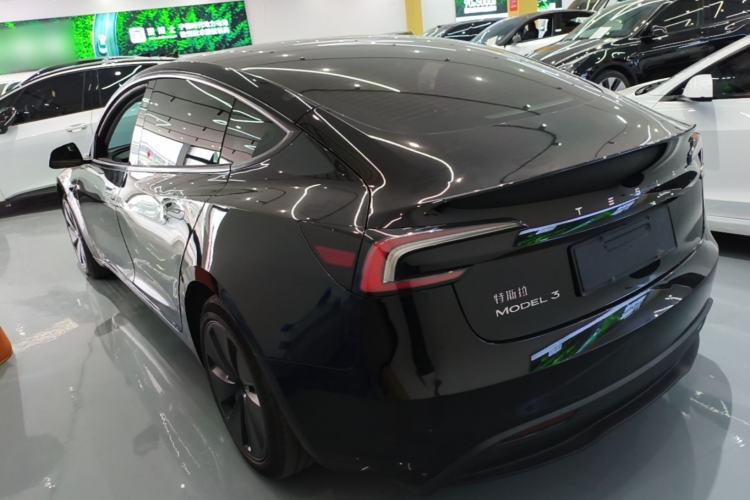 Tesla Model 3 2023 — 4
