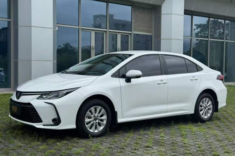 Toyota Corolla 2023 — фото 1