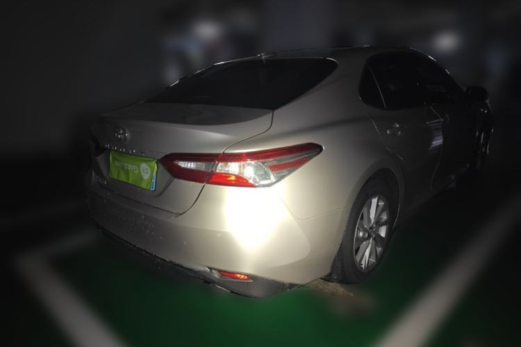 Toyota Camry 2023 — 4