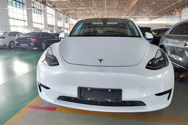 Tesla Model Y 2022 — 2