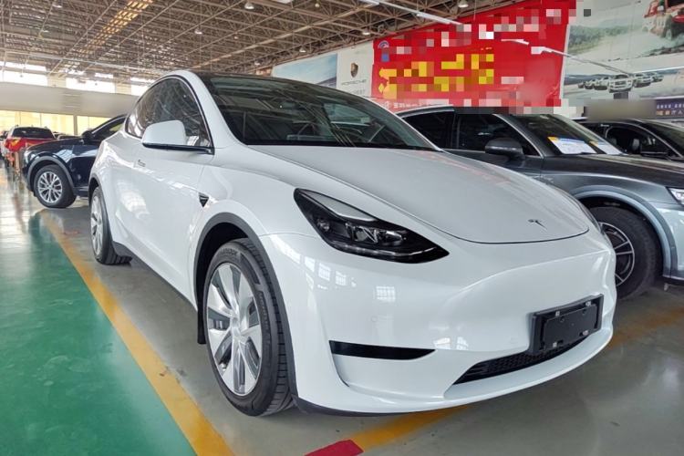 Tesla Model Y 2022 — 3