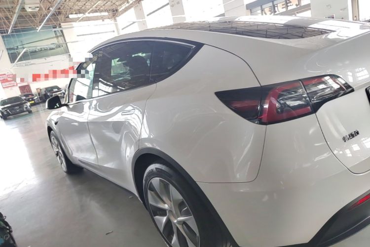 Tesla Model Y 2022 — 4