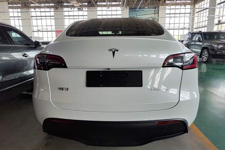 Tesla Model Y 2022 — 5