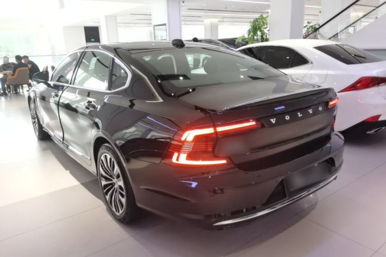 Volvo S90 2025 — 4