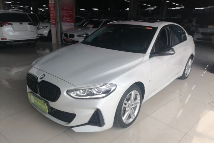 BMW 120i 2021 — фото 1