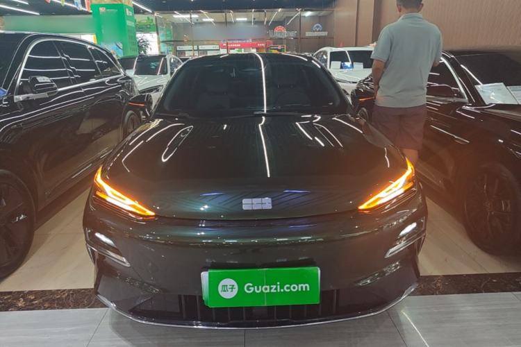 Geely Galaxy 8 2025 — 2