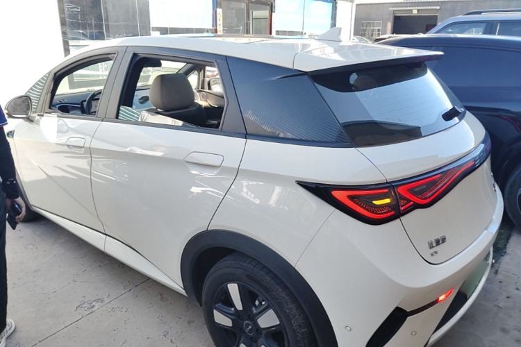 BYD Dolphin 2025 — 4