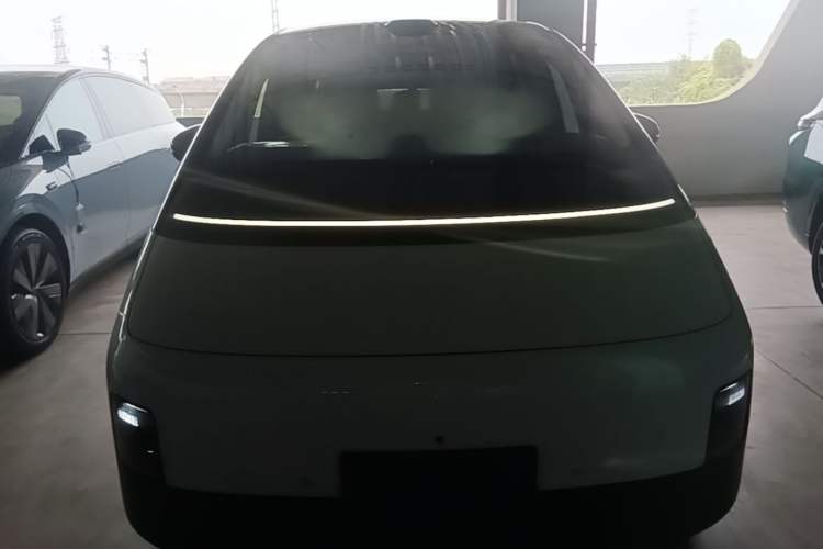 Li Auto MEGA 2025 — 2