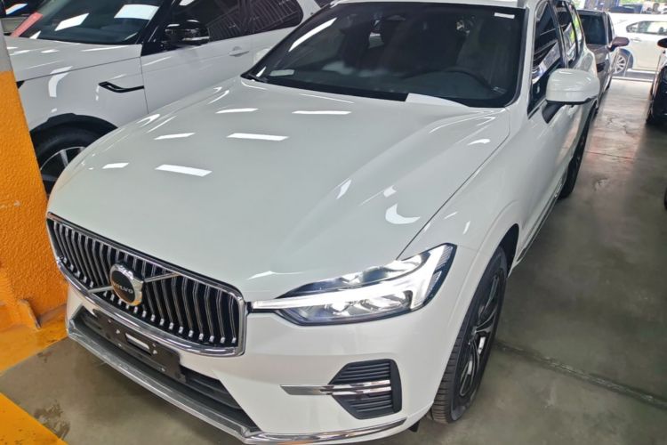 Volvo XC60 2025 — фото 1