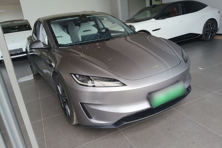 Tesla Model 3 2024 — 3
