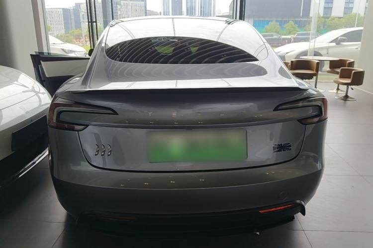 Tesla Model 3 2024 — 5