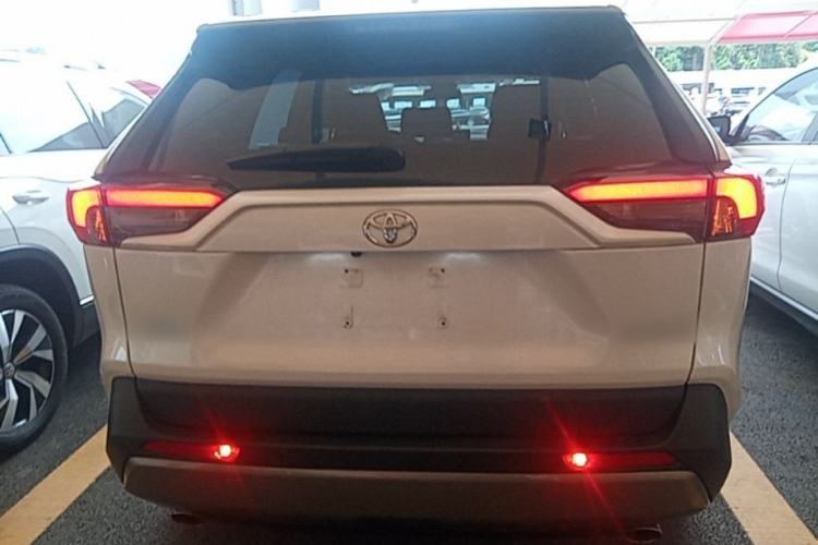 Toyota RAV4 2023 — 5