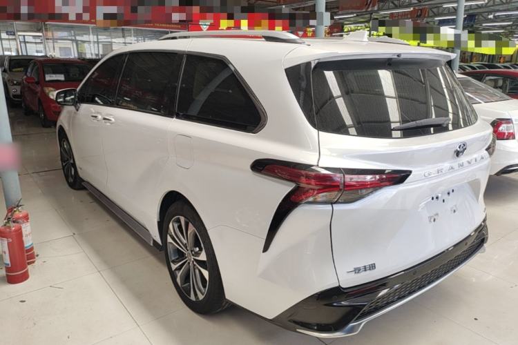 Toyota Granvia 2024 — 4