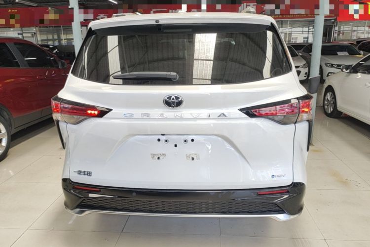 Toyota Granvia 2024 — 5
