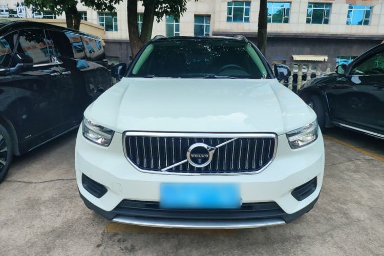 Volvo XC40 2022 — 2