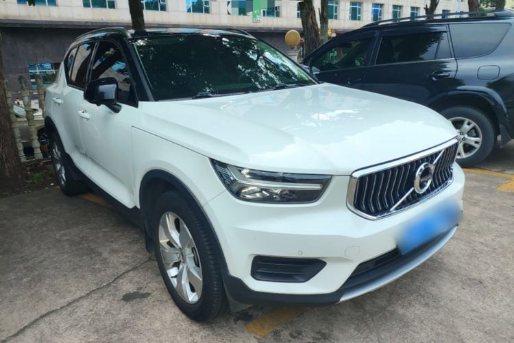 Volvo XC40 2022 — 3