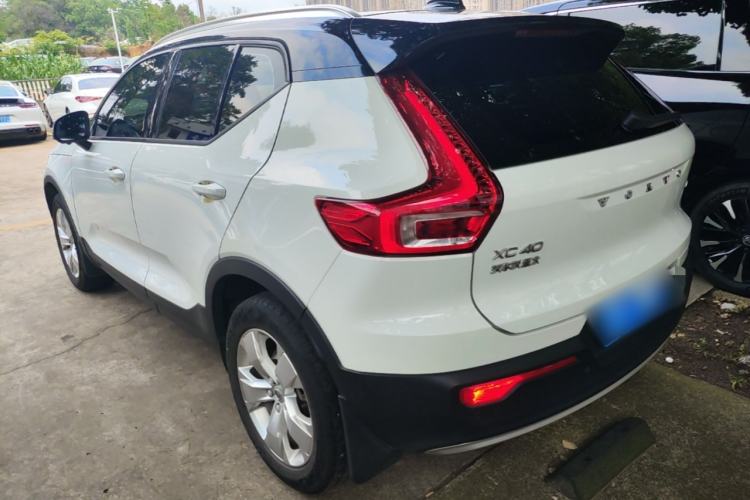 Volvo XC40 2022 — 4