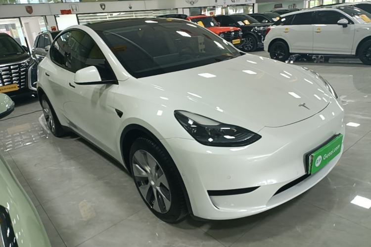 Tesla Model Y 2022 — 3