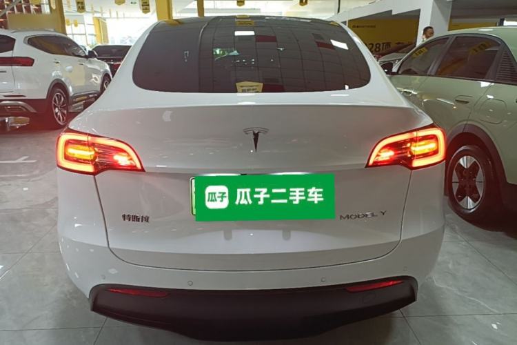 Tesla Model Y 2022 — 5