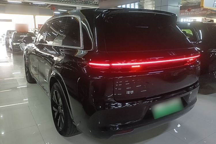 Li Auto L8 2023 — 4