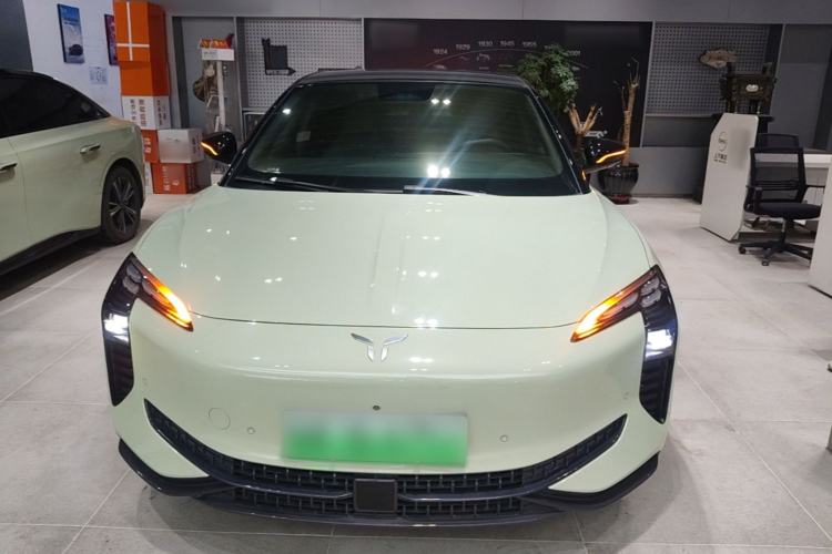 Hongqi EH7 2024 — 2
