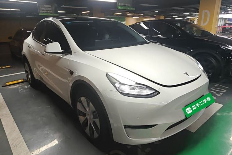 Tesla Model Y 2022 — 3