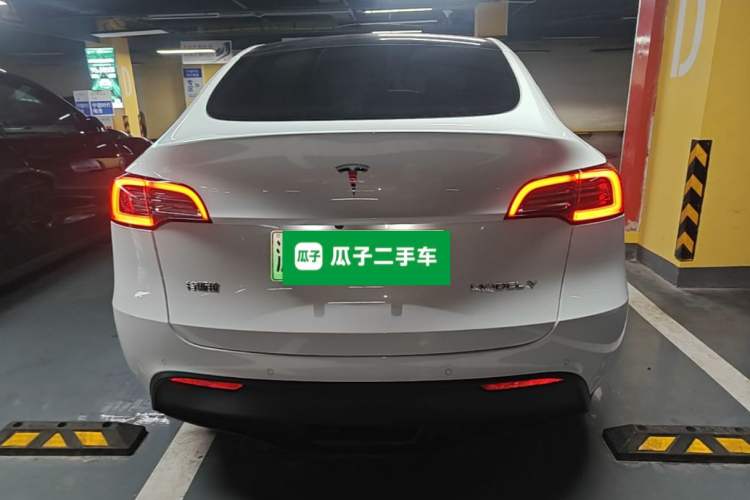 Tesla Model Y 2022 — 5