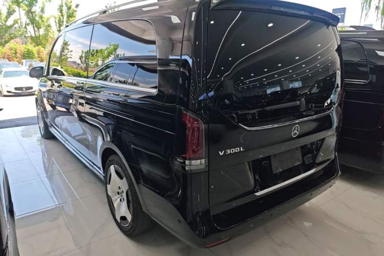 Mercedes-Benz V 300 L 2024 — 4