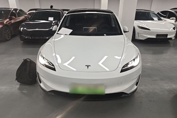 Tesla Model 3 2024 — 2