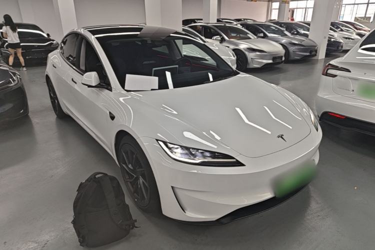 Tesla Model 3 2024 — 3