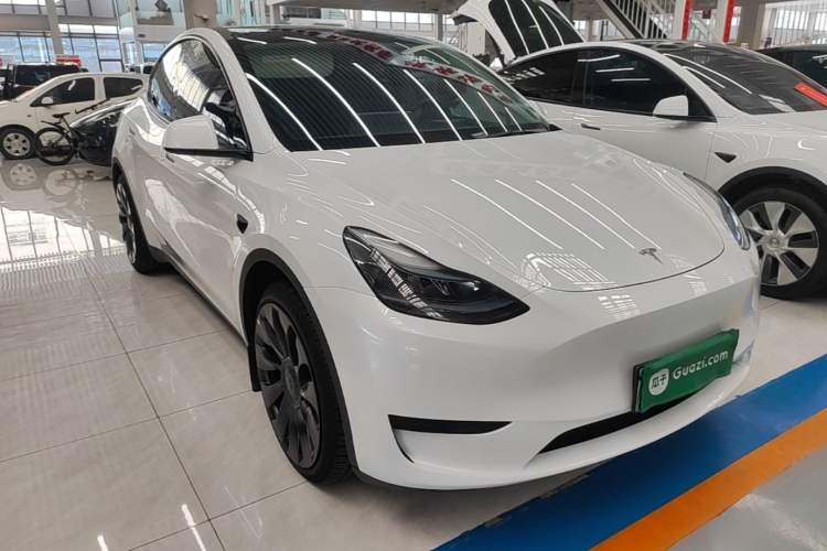 Tesla Model Y 2024 — 3