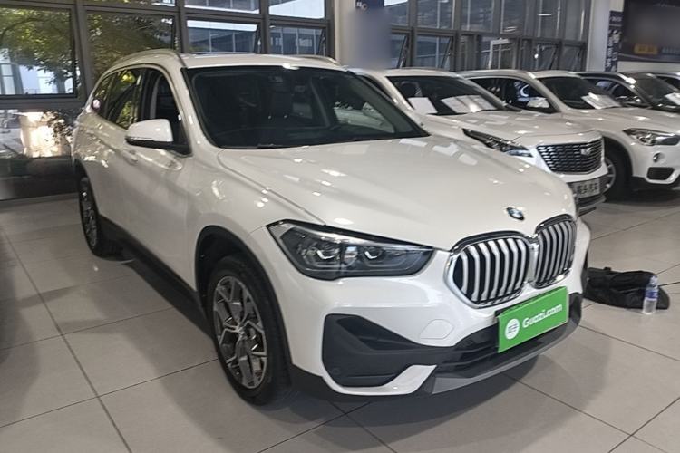 BMW X1 2022 — фото 3