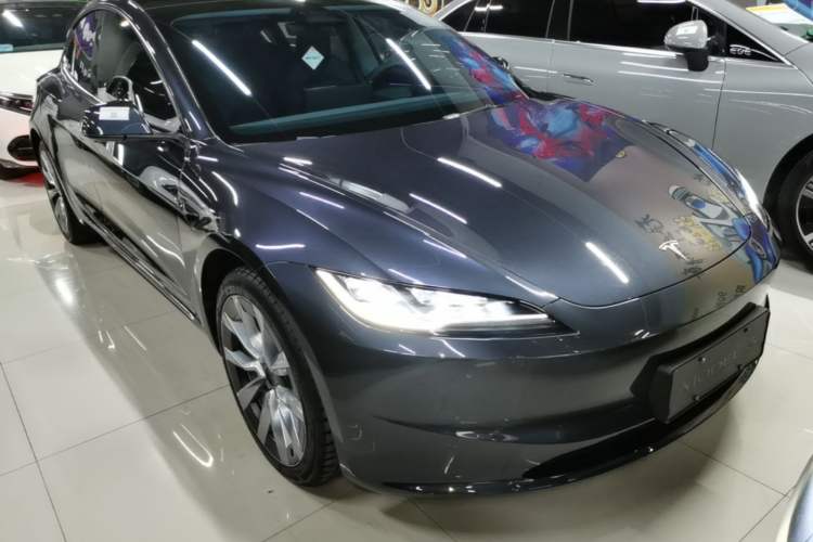 Tesla Model 3 2023 — 3