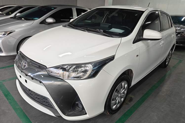 Toyota Yaris 2021 — фото 1