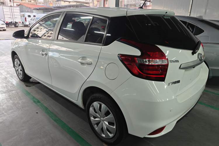 Toyota Yaris 2021 — фото 4