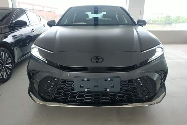 Toyota Camry 2026 — 2