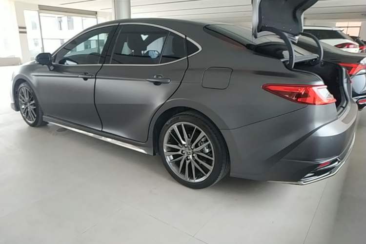 Toyota Camry 2026 — 4