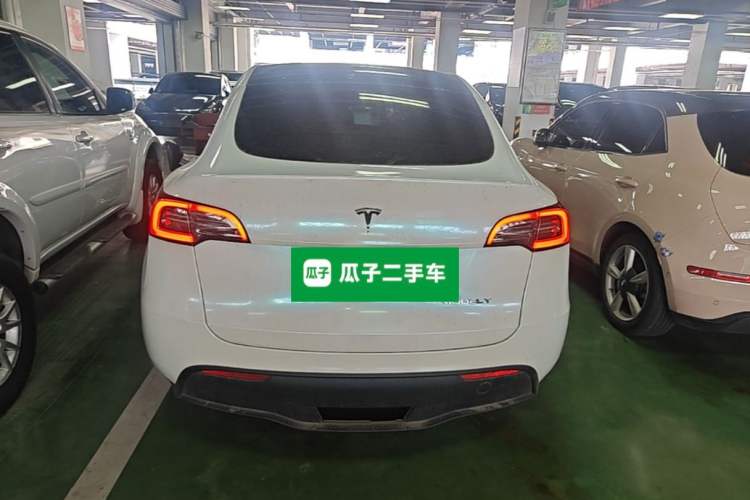 Tesla Model Y 2022 — 5