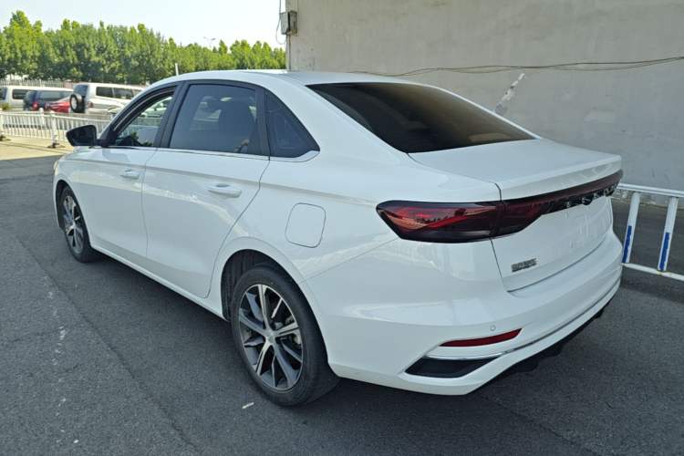 Geely Emgrand 2023 — 4