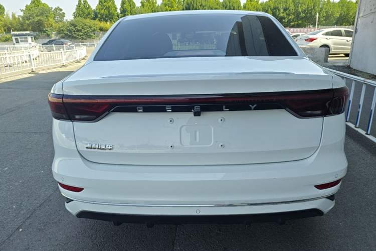 Geely Emgrand 2023 — 5