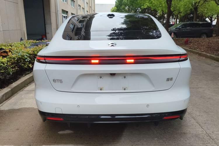 NIO ET5 2025 — 5