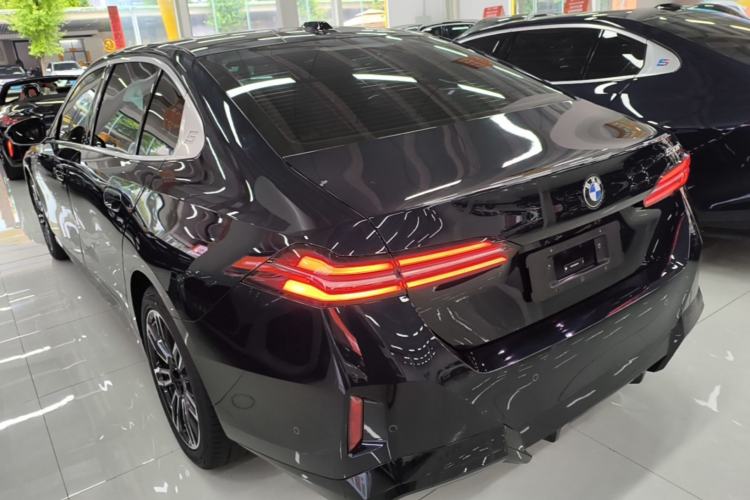 BMW 530Li 2025 — 4