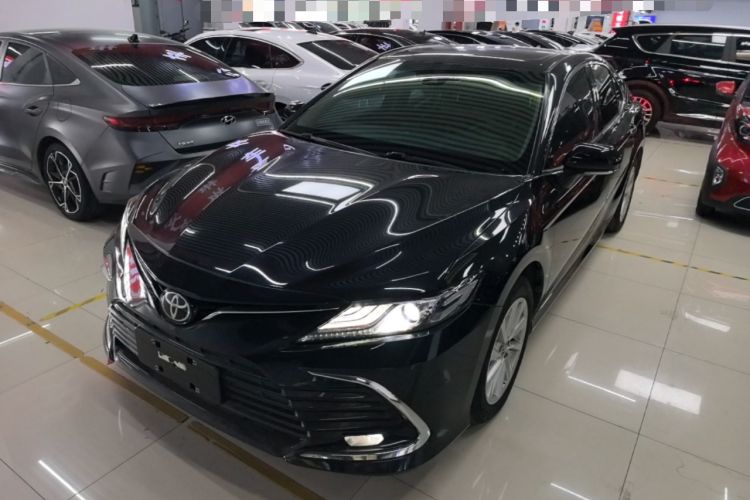 Toyota Camry 2021 — фото 1