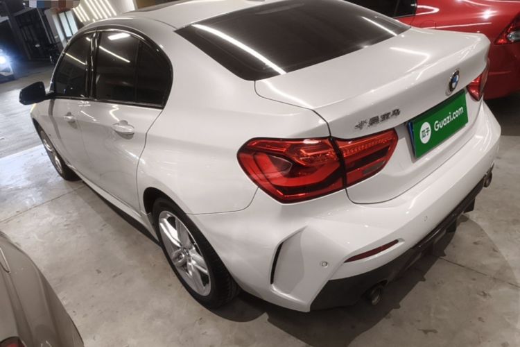 BMW 120i 2022 — фото 4
