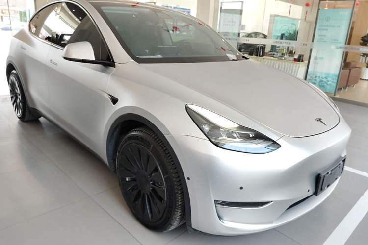 Tesla Model Y 2021 — 3