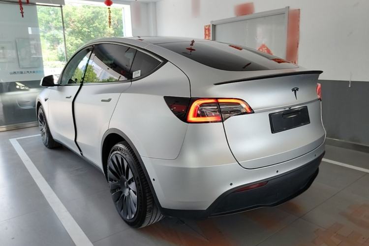 Tesla Model Y 2021 — 4