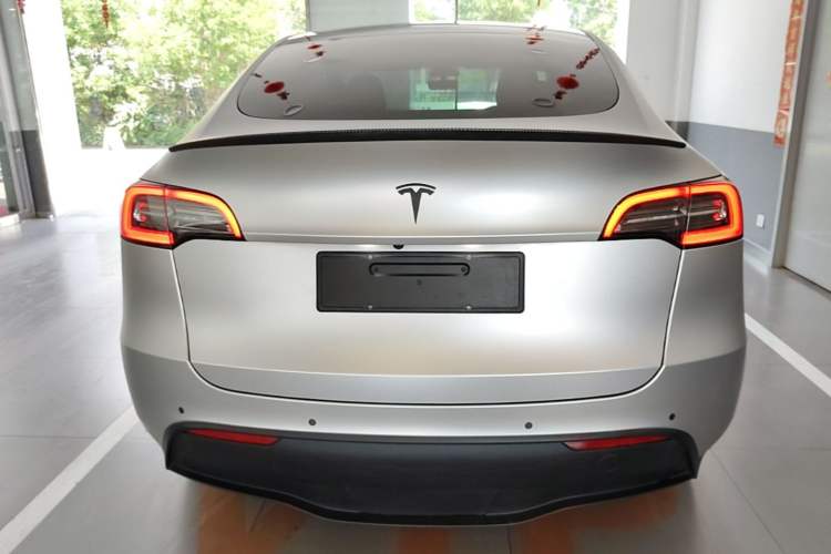 Tesla Model Y 2021 — 5