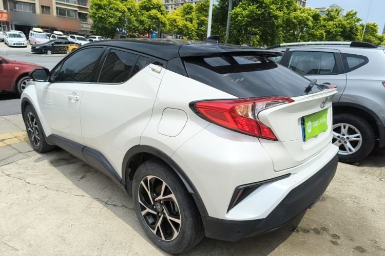 Toyota C-HR 2020 — фото 4
