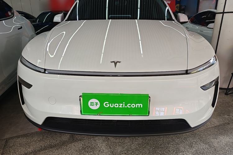 Tesla Model Y 2026 — 2